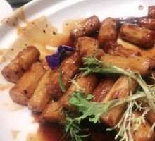 Black Truffle Braised Abalone with Yam