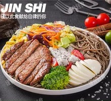 嫩煎牛小排配零脂荞麦面