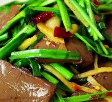 Stir-Fried Chives with Duck Blood