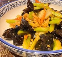 Fresh Celery and Black Mushroom Stir-Fry with Pork