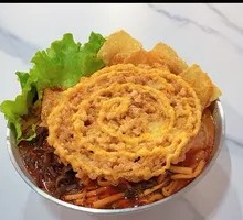 Golden Fried Egg Luosifen