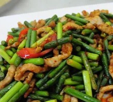 Stir-fried Pork with Garlic Shoots