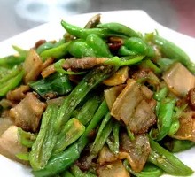 Stir-fried Pork with Green Chili