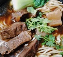 Clear Soup Noodles with Pork Tendon and Meat