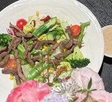 Black Pepper Beef Salad