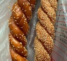 Yeast-Filled Twisted Doughnut