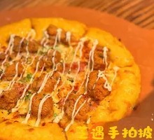 Golden Salted Egg Yolk Chicken Pizza