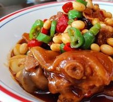 Braised Pig's Feet with Soybeans
