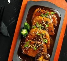 Sizzling Black Iron Sauce-Braised Wagyu Tongue