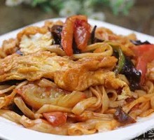 Tomato and Egg Fried Noodles