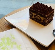 Tiramisu Cake