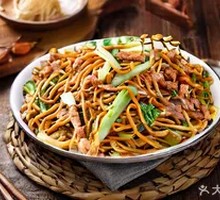 Stir-Fried Noodles with Shredded Meat