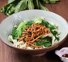 Vegetable and Pork Noodles with Knife-Sliced Noodles