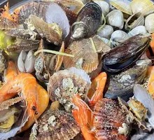 Fresh Steam-Cooked Seafood
