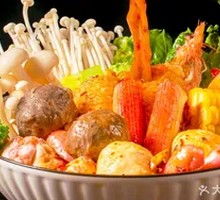 Spicy Chicken丁 Noodles with Hand-cut Noodles