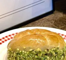 Pistachio Cheese Bialy