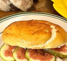 Fig and Ham Bagel
