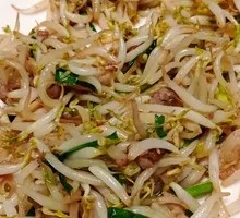 Bean sprout stir-fried with silver fish