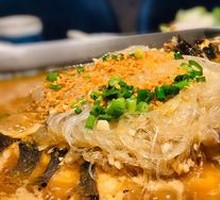 Stir-fried Garlic Rice Noodles with Grilled Fish