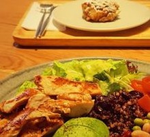 Grilled Chicken Breast with Organic Quinoa Salad