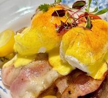 Bacon Chicken Benedict