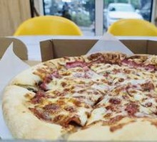 Smoked Meat Cheese Pizza