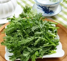 Stir-Fried Garlic Chrysanthemum Greens