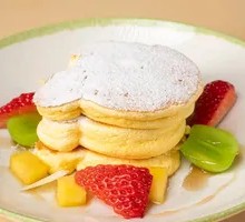 Bear Pancakes with Fresh Fruits