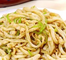 Stir-Fried Pork with Green Pepper Noodles