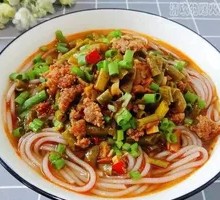 Sour Pickled Bean and Minced Pork Rice Noodles