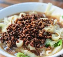 Pea and Pork Sauce Knife-Sliced Noodles