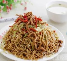 Stir-Fried Noodles with Shredded Meat
