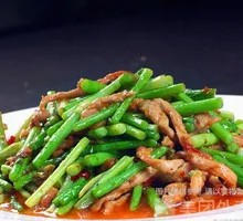 Garlic Shoots with Shredded Pork
