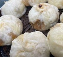 Special Pork and Scallion Steamed Bun