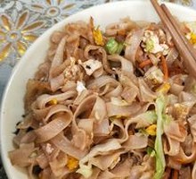 Stir-Fried Rice Noodles with Pork