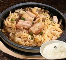 Sour Cabbage Stewed Pork Belly