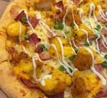 Golden Salted Egg Yolk Chicken Pizza