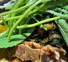 Dried Cabbage and Pork Spine Soup Pot