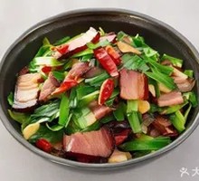 Stir-fried腊肉 with garlic chives