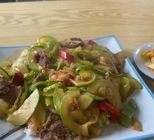 西葫芦牛肉盖饭
