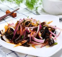 Shredded Onion with Wood Ear Mushrooms