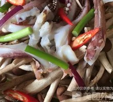 Stir-fried Squid with Tea Tree Mushrooms