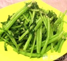 Stir-Fried Garlic Chrysanthemum Greens