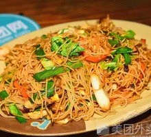 Fried Rice Noodles with Egg