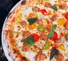 Creamy Cheese Margherita Pizza