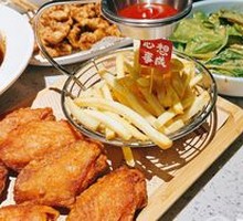 Garlic Chicken Wings with Fries