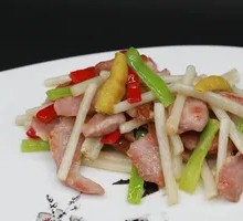Peanut Sprout Stir-fried with Pork Belly