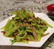 Stir-fried Celery with Tofu Skin and Pork