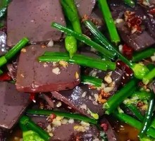Stir-fried羊血 with leeks