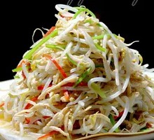 Spicy Stir-Fried Mung Bean Sprouts